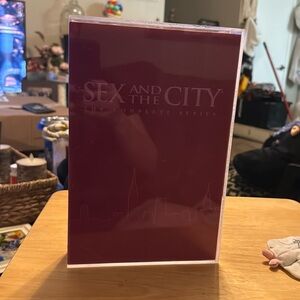 Sex And The City Complete series, 20-Disc DVD set in Pink velvet case HBO 2005